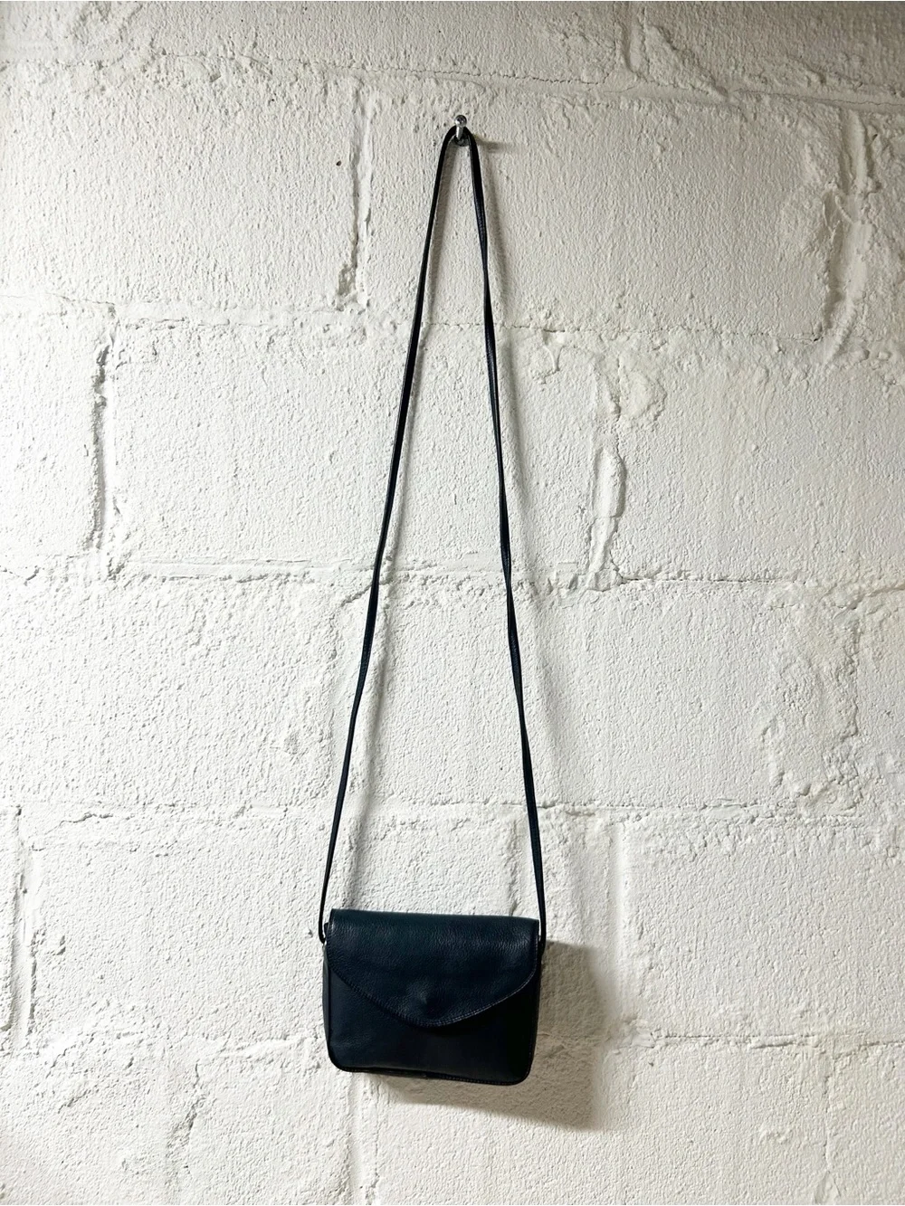 Vintage Tula Classic Small Black Leather Crossbody Shoulder Bag c1990s, EUC